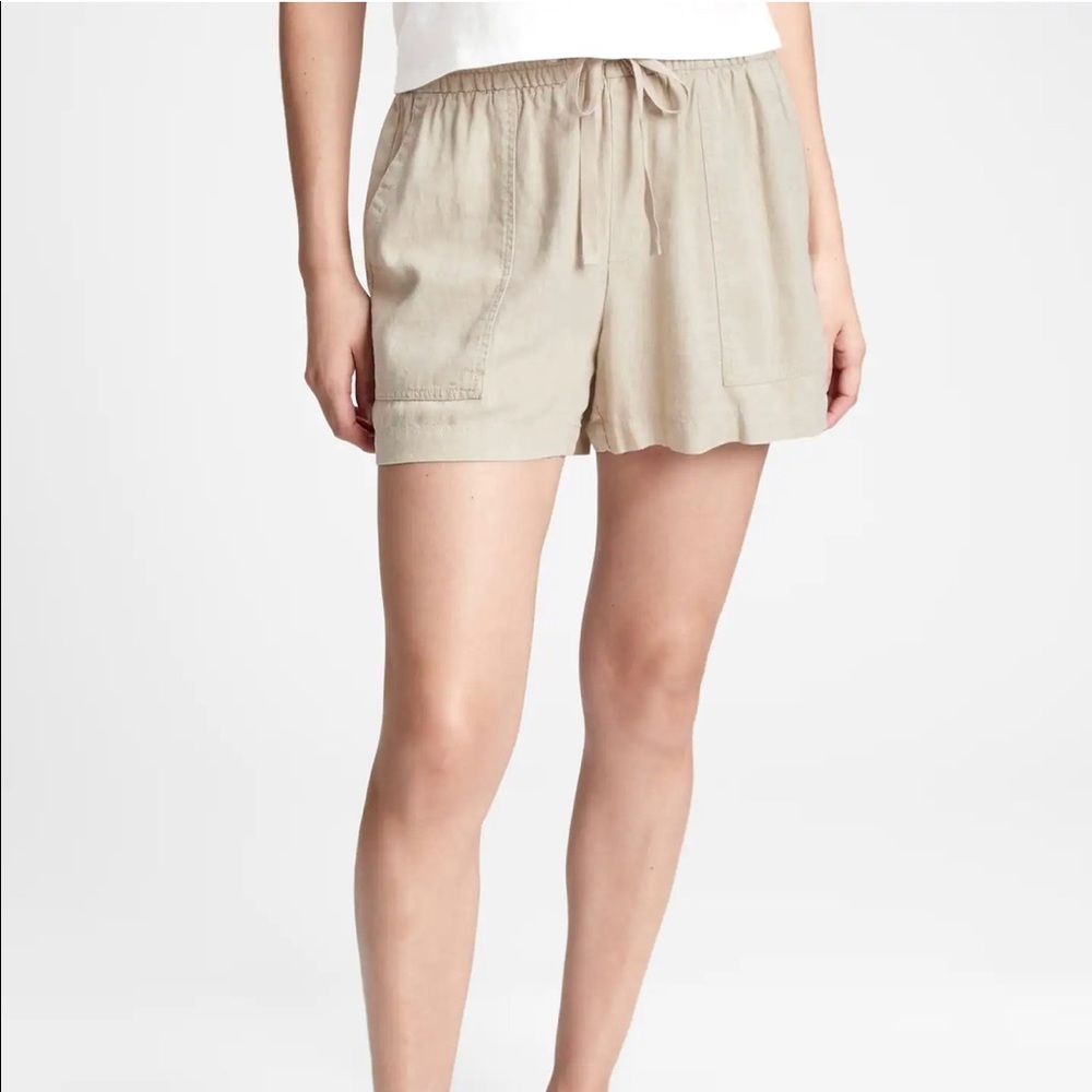 Gap • Linen Shorts